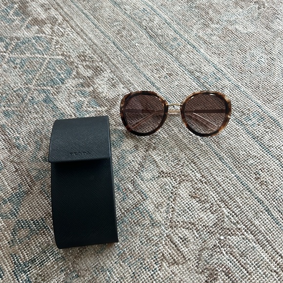 Prada sunglasses - Picture 10 of 13